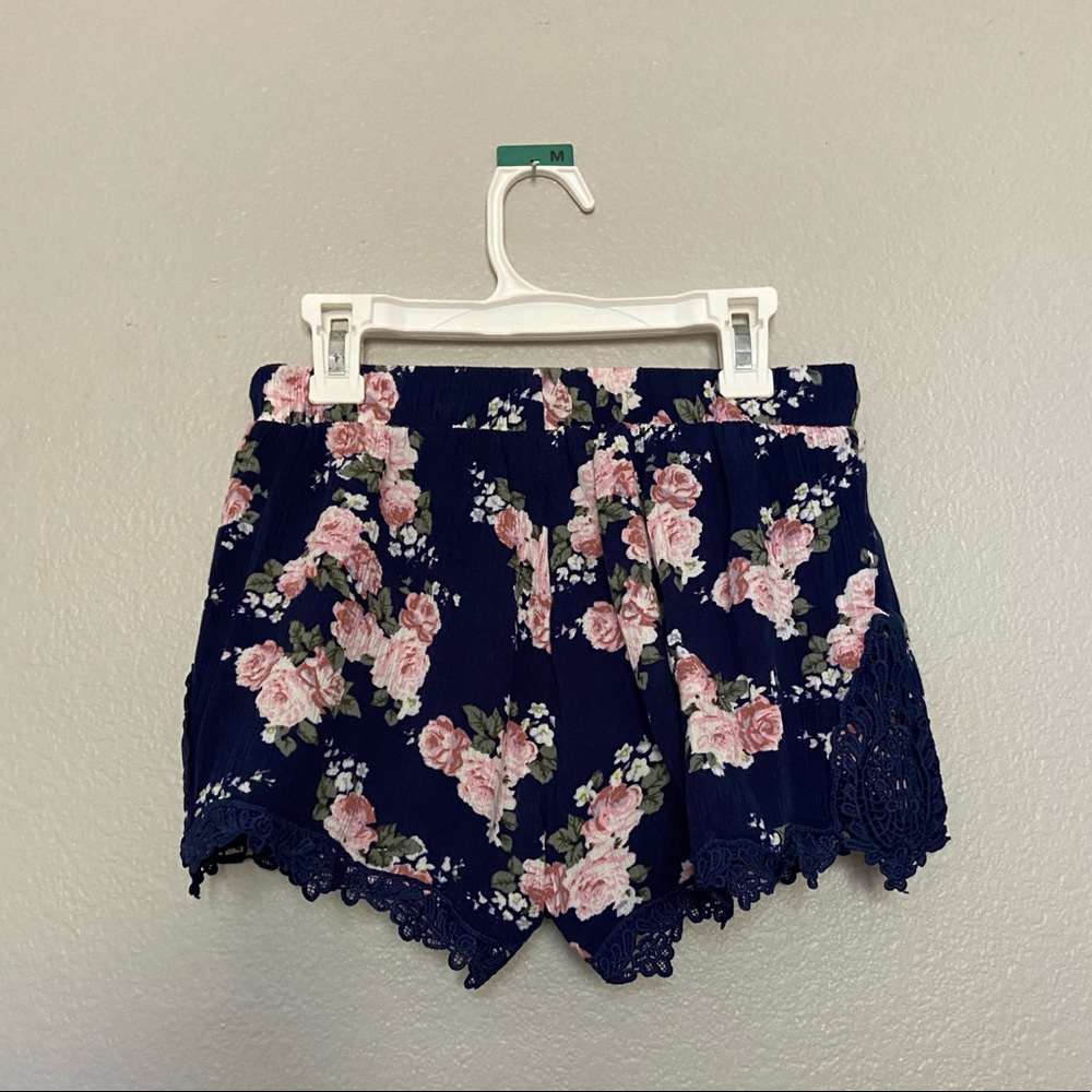 francesca’s floral shorts - Picture 3 of 3